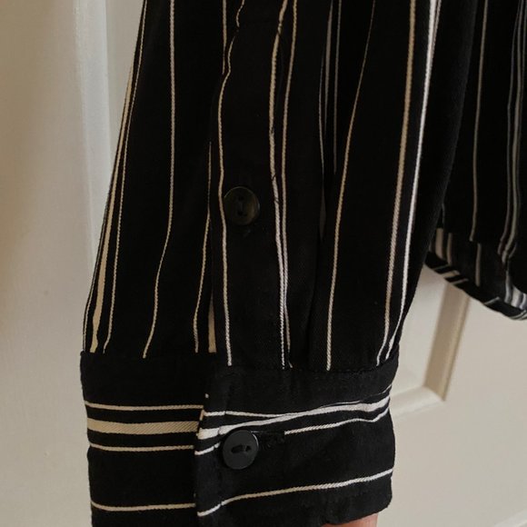 H&M Pin Striped Long Sleeve Button Down Shirt - Picture 4 of 7